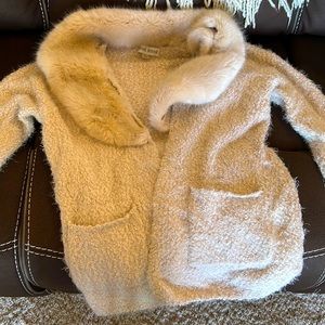 Beautiful cream, Knox rose sweater with detachable collar. Size small